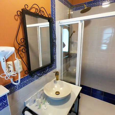 Konukevi La Esperanza 4*